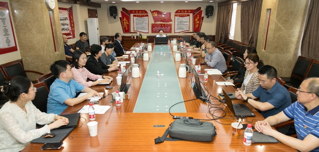 亞星會員注冊口腔醫院舉辦深入貫徹中央八項規定精神學習教育專題讀書班